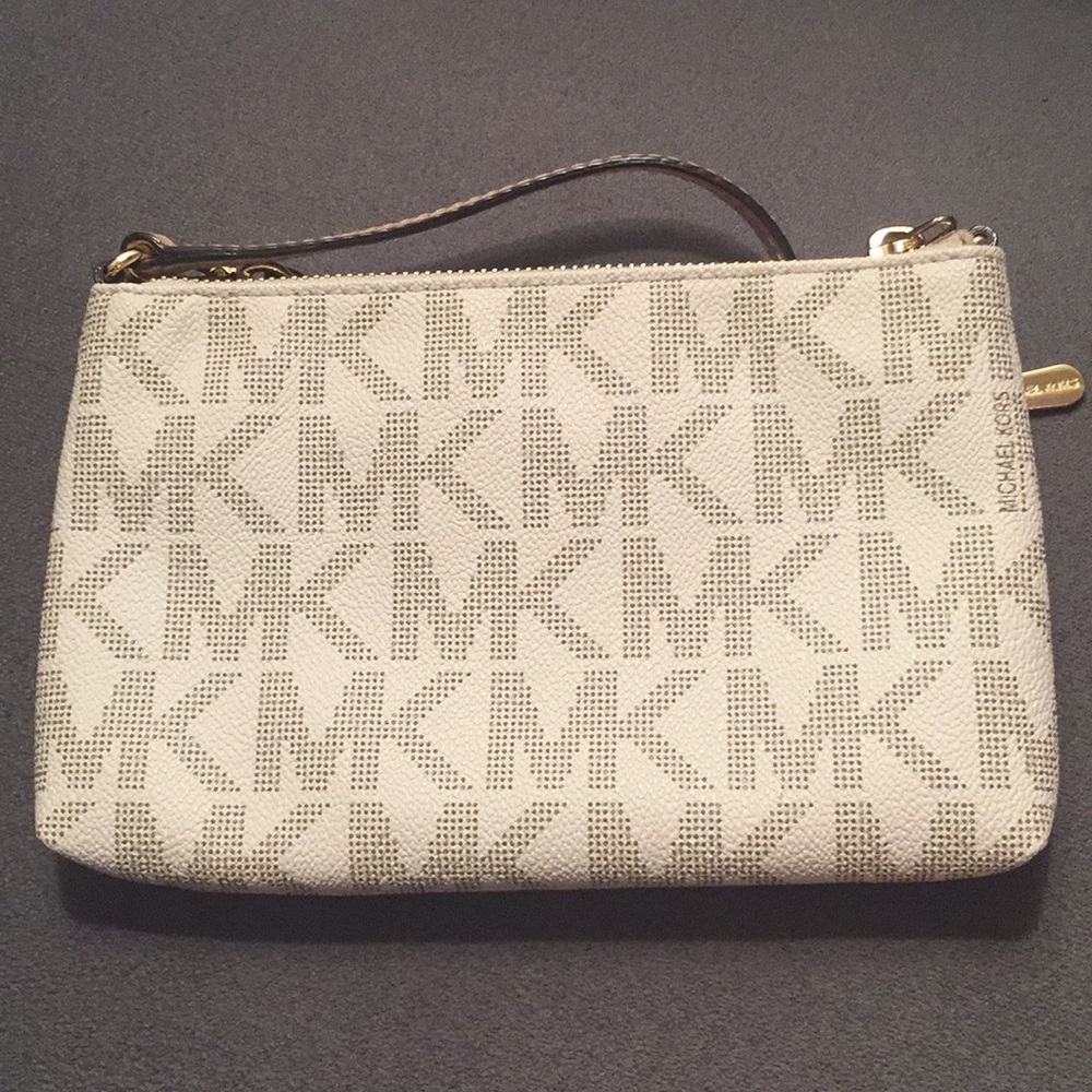 Michael Kors wristlet - Picture 2 of 3